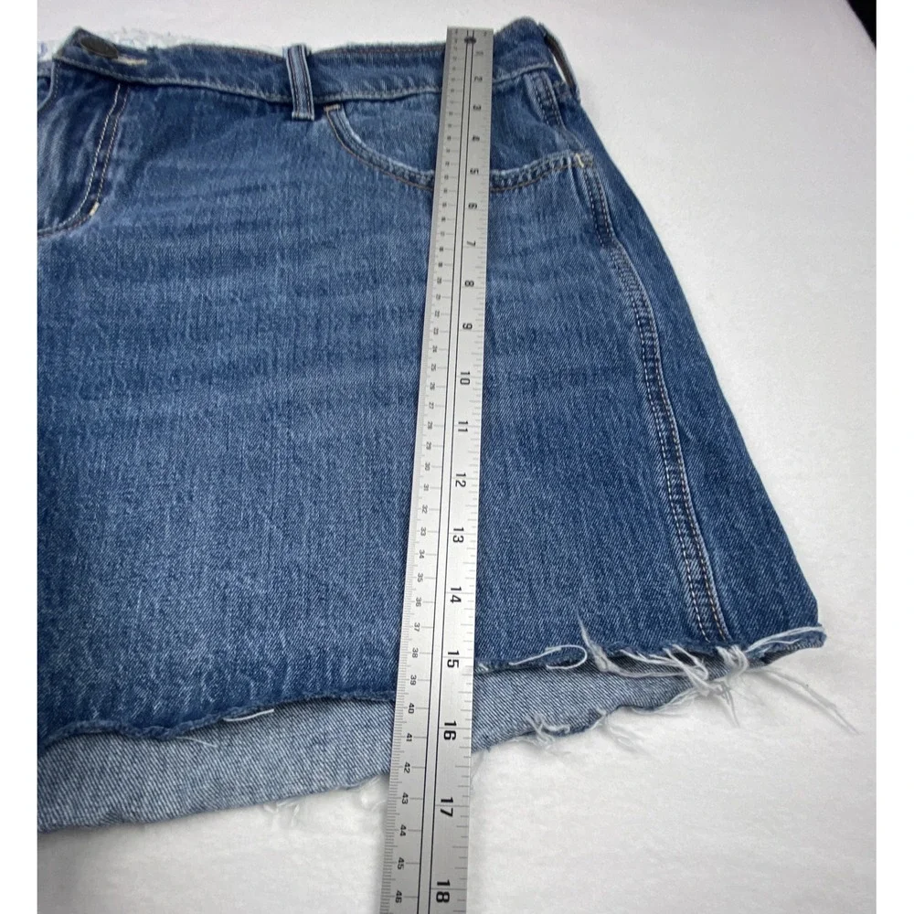 Hollister Low-Rise Baggy Denim Shorts Medium Wash Cut Off Frayed Hem Size 18 W34